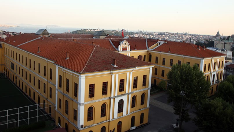 Bu görselin içeriği en iyi liseler, türkiye nin en iyi liseleri, türkiyenin en iyi liseleri, istanbul en iyi liseler, ankara en iyi liseler, en iyi fen liseleri, türkiye deki en iyi liseler, türkiye en iyi liseler, en iyi liseler ve puanları, turkiyenin en iyi liseleri konuları ile ilgilidir.